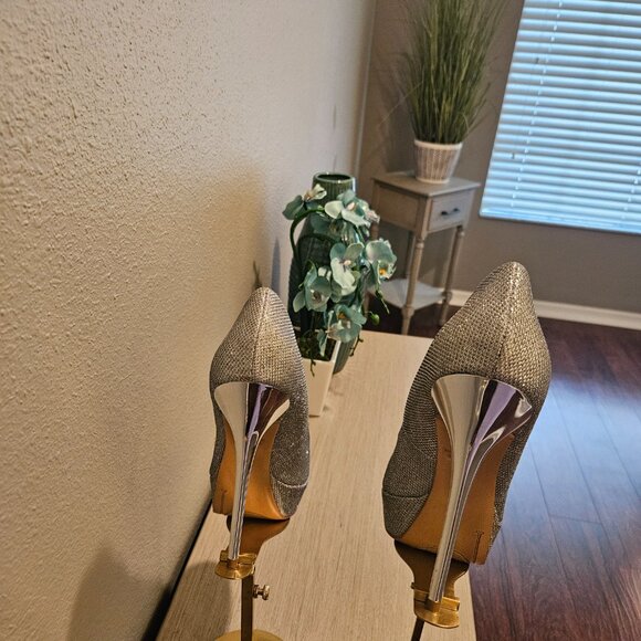 GUESS WOMEN'S HEELS SIZE 10 - Picture 3 of 4